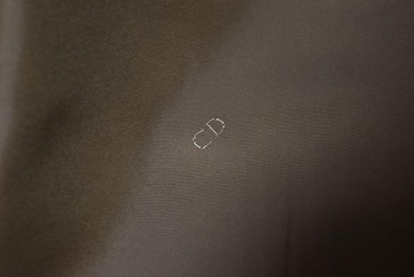 ★クリスチャンディオール★ 一目でわかる高級感ある美しいブラウンブラウンの ピークドラペル4釦のダブルのジャケット　A５・Ｍ_画像8