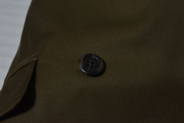 ★クリスチャンディオール★ 一目でわかる高級感ある美しいブラウンブラウンの ピークドラペル4釦のダブルのジャケット　A５・Ｍ_画像9