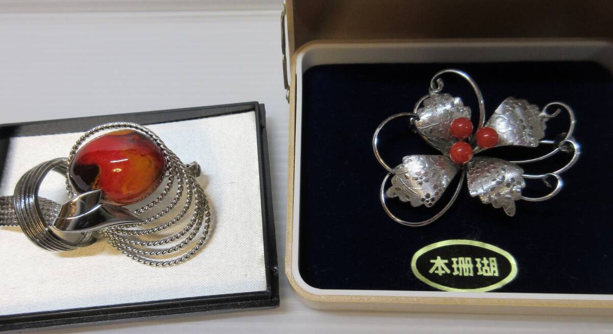 アンティーク ブローチ 本珊瑚 シルバー色 マーブル模様 二点まとめて_画像1