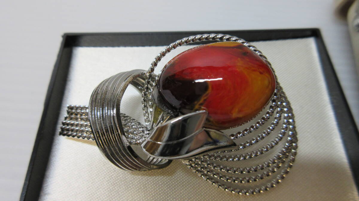 アンティーク ブローチ 本珊瑚 シルバー色 マーブル模様 二点まとめて_画像2