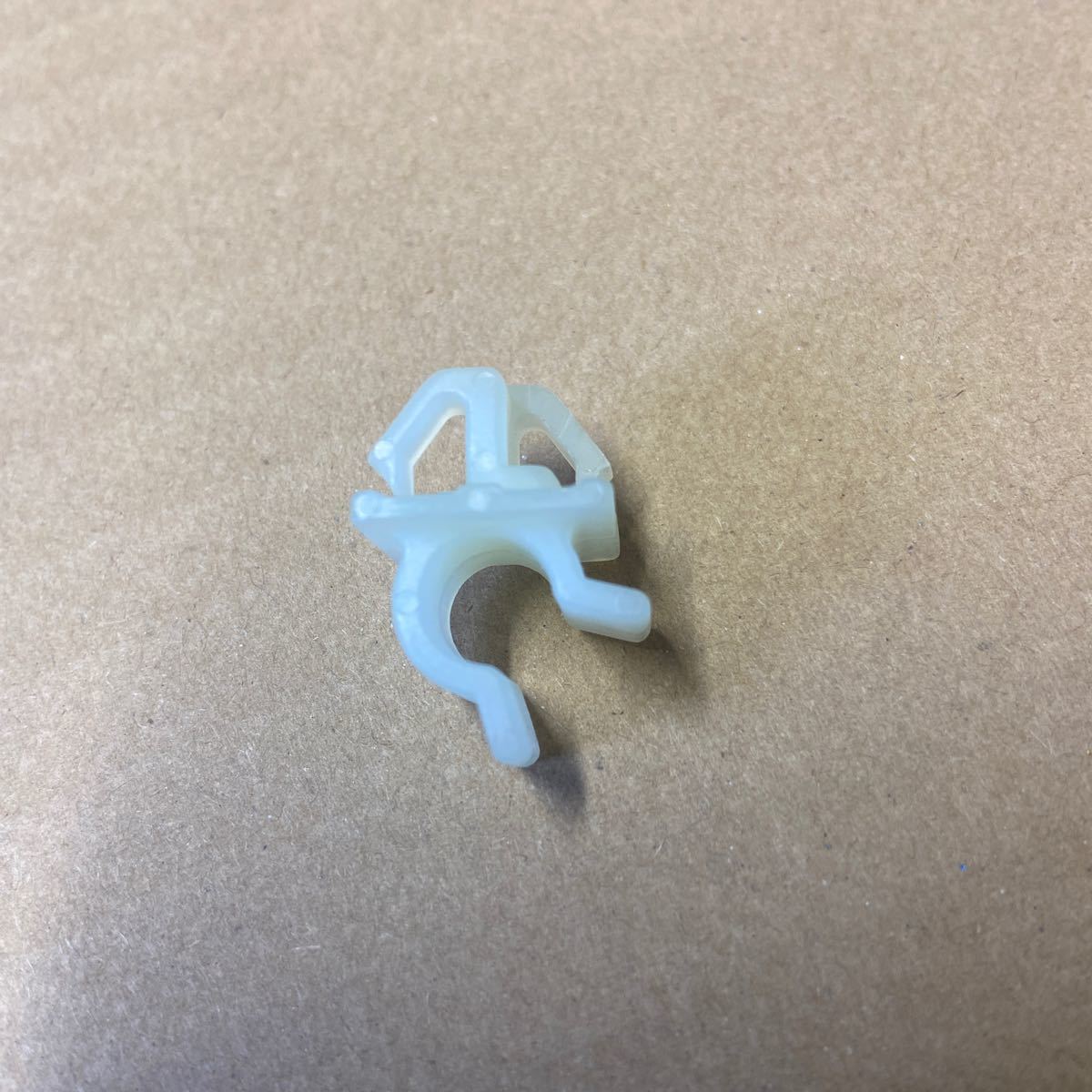 ボンネット ブラケット キャッチャー ランクル70 ランドクルーザー70 トヨタ 純正 78 プラド 71 72 73 74 75 76 79 HZJ PZJ 40 50 60 80 _画像2