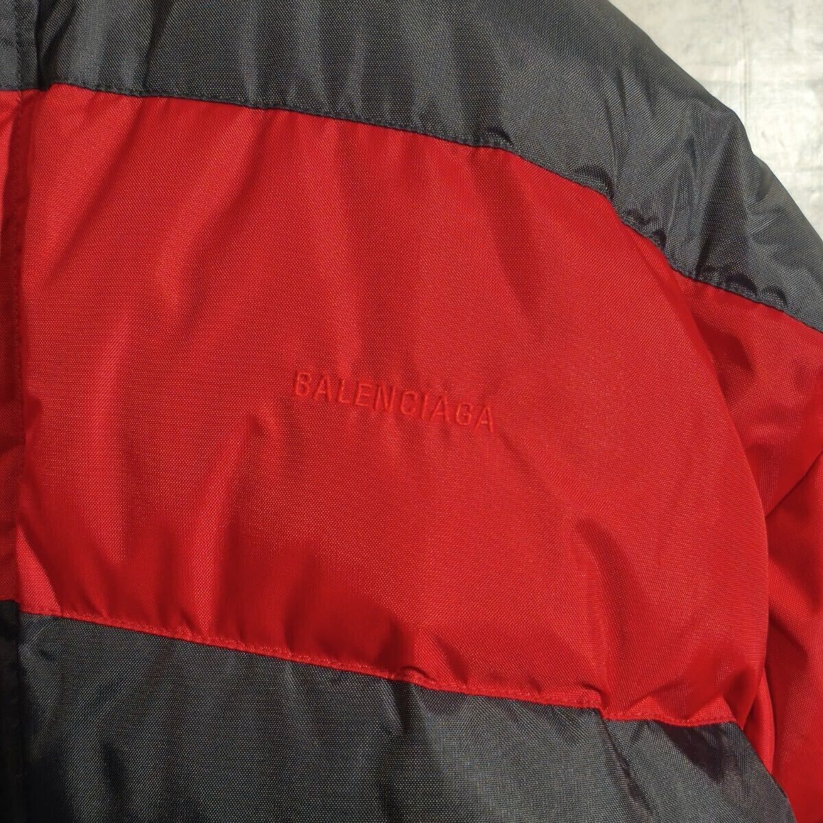 BALENCIAGA バレンシアガ ダウンジャケット 黒 赤 ブラック レッド イタリア製 XLサイズ_画像5