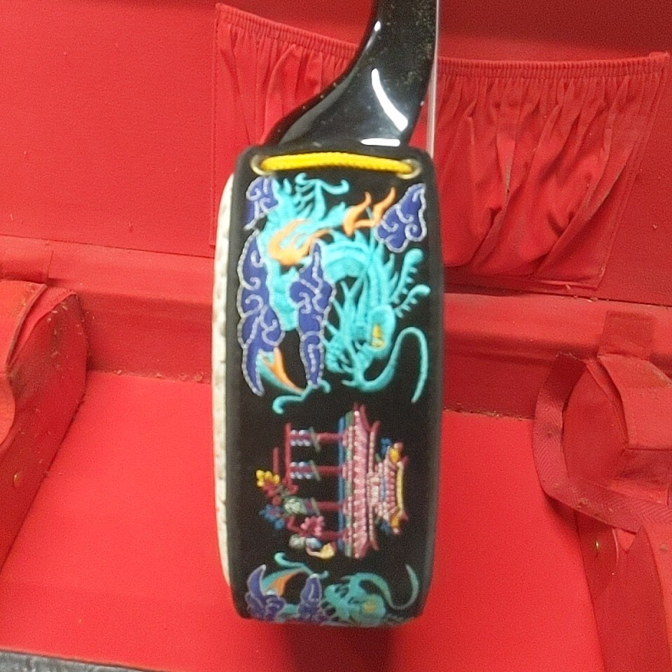 okos113 ●　三線 沖縄 蛇皮？　ハードケース付　さんしん　 弦楽器 和楽器　刺繍　全長約78cm　ジャンク_画像5