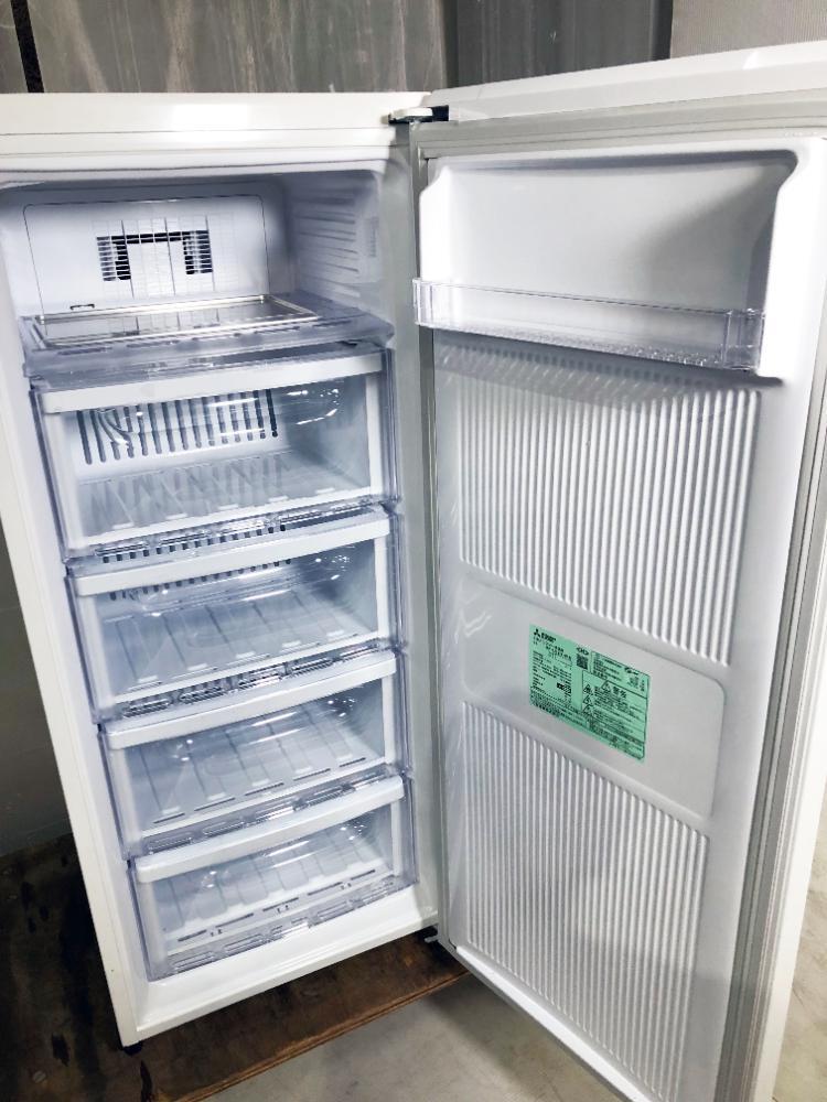  бесплатная доставка *2024 год производства * первоклассный очень красивый товар б/у * Mitsubishi 121L ширина 48cm. compact проект! вентилятор тип .. брать . не необходимо! 1 дверь морозилка [MF-U12H-W]FSEN