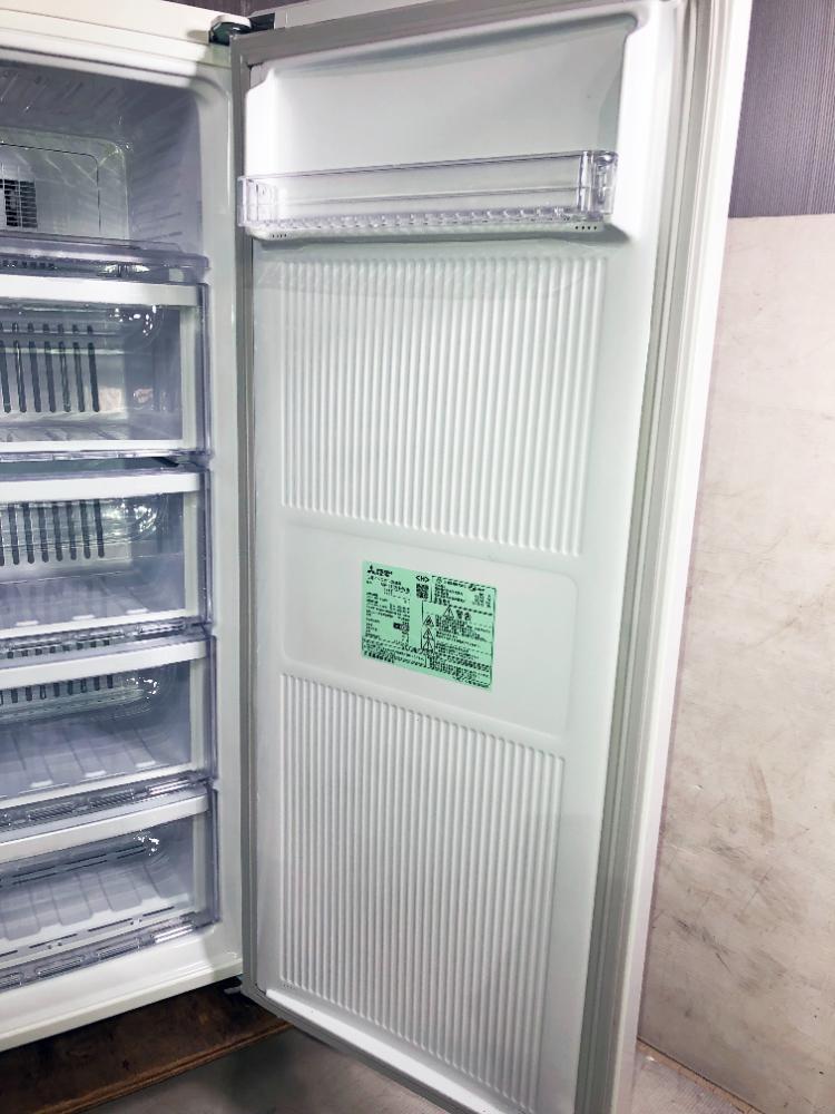  бесплатная доставка *2024 год производства * первоклассный очень красивый товар б/у * Mitsubishi 121L ширина 48cm. compact проект! вентилятор тип .. брать . не необходимо! 1 дверь морозилка [MF-U12H-W]FSEN