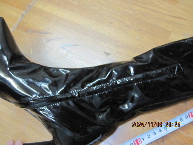 エナメル レディース 光沢ブラック ポインテッドトゥ オーバーザニー OTK ブーツ！_画像7