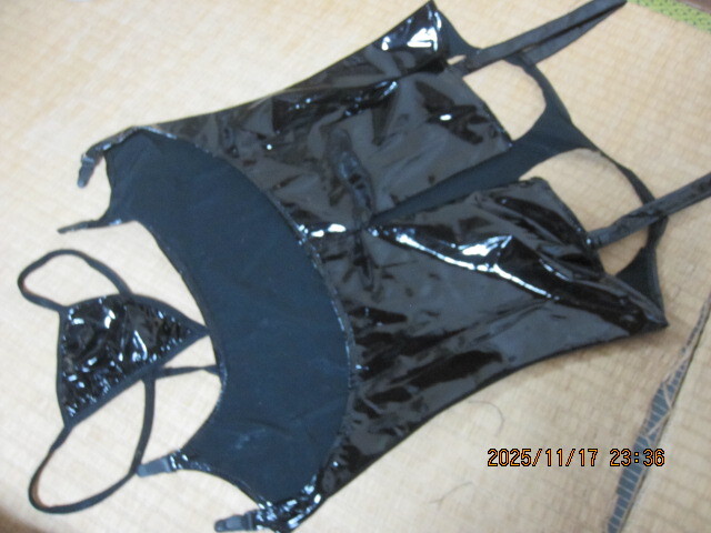 新品 超セクシー ガーターベルト付き フェイクレザーボディースーツ黒 ガーターベルト、Tバック付 ボディスーツ セクシーランジェリー _画像6