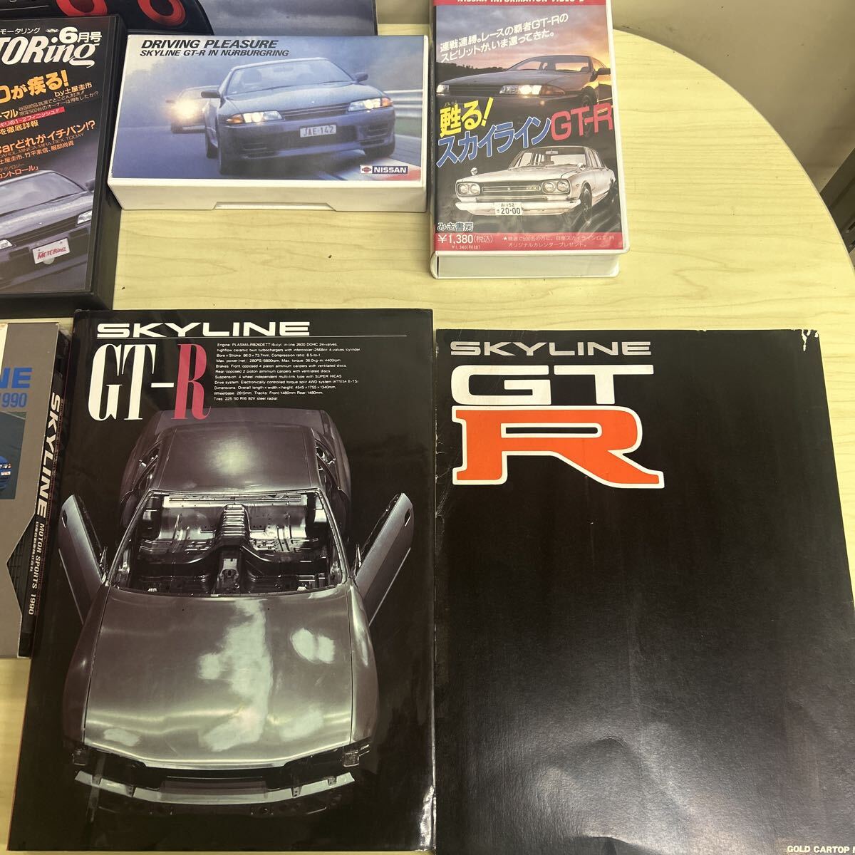 当時物　スカイライン GT-R VHSビデオ　スカイライン32GTR パンフレット　本などまとめ売り_画像3