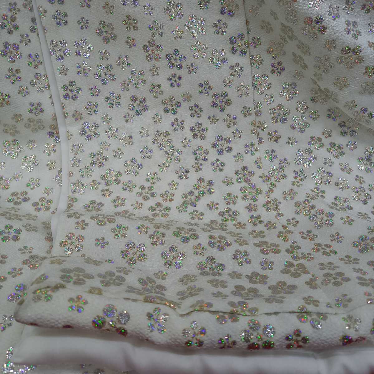 近572〉中古品 婚礼用白掛下 桜 ラメ 七色の輝き 花嫁 打掛 着物 近572〉中古品 婚礼用白掛下 桜 ラメ 七色の輝き 花嫁 打掛 着物