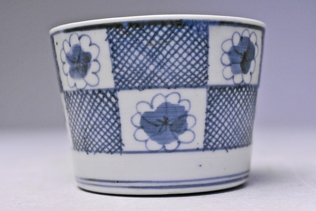 新発売 【ご成約】古伊万里 染付 市松に桜花 www.bojongnews