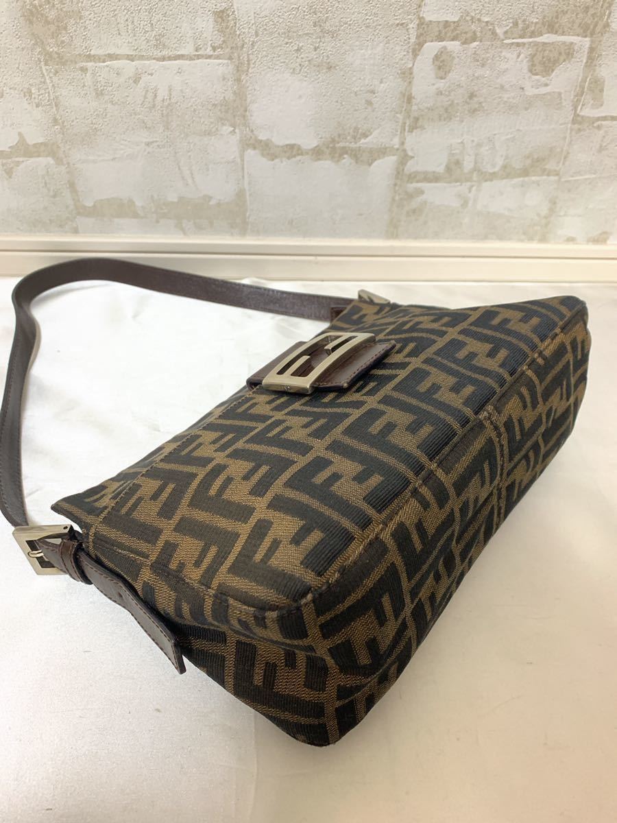 美品!FENDI フェンディ ズッカ柄 ショルダーバッグ マンマバケット FF