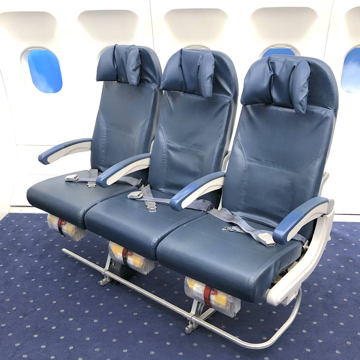 【一点物限定品】機内エンタメモニター付 Boeing747-400 デルタ航空 3列シート 航空機座席 インテリア 退役品 乗客椅子 レア 入手困難品_ヘッドレストも調整できる座席です