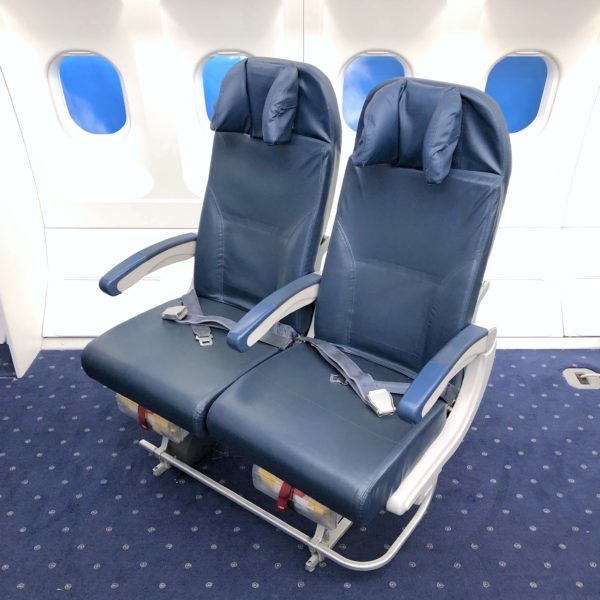 [ ultra rare ]Boeing747-400 Delta Air Lines 2 row seat aircraft seat aircraft interior . position goods condition is good passenger's chair rare hard-to-find goods 