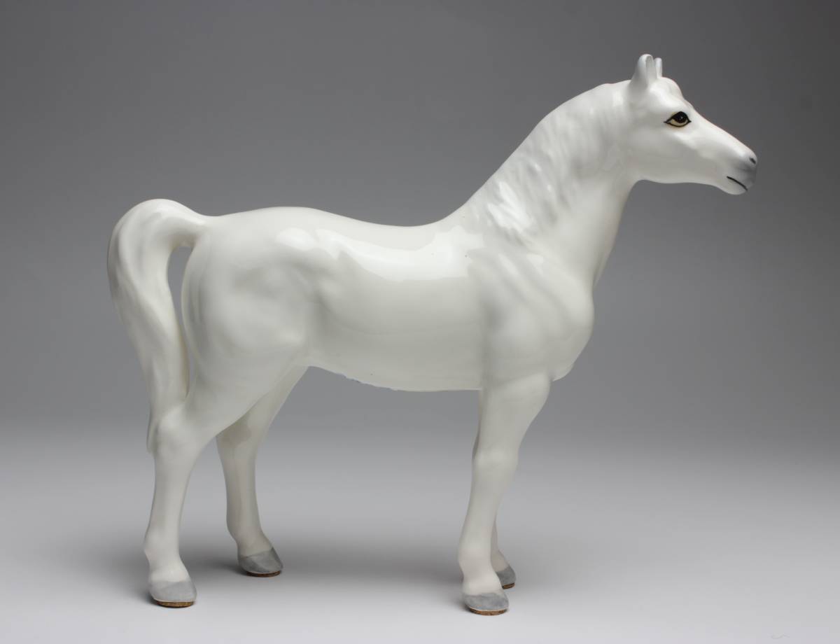 Yahoo!オークション - 陶器製 馬置物 白馬 立ち姿 サイズ(中) 芦 Yahoo!オークション - 陶器製 馬置物 白馬 立ち姿 サイズ(中) 芦