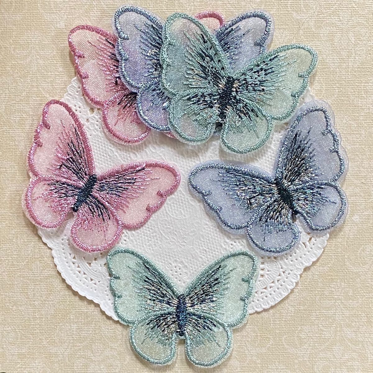 蝶々 刺繍ワッペン 約4×5cm