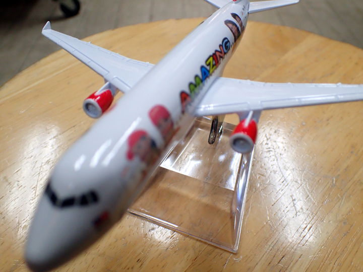 エア・アジア_AMAZING_A320（airasia）01／ 模型飛行機(ダイキャスト製)、旅客機_画像3