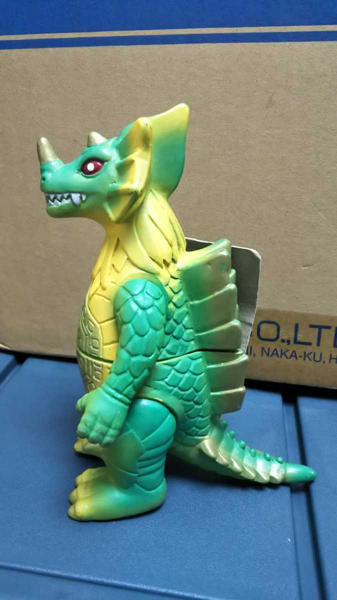 ヤフオク! - パチソフビ無版権タイラント風パチ怪獣シーラパス
