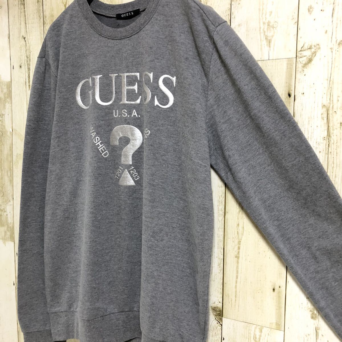 【大人気】GUESS ゲス ビッグエンブレム ビッグロゴ ビッグプリント ユニセックス スウェットトレーナー 人気デザイン 使用感少なめ L 古着