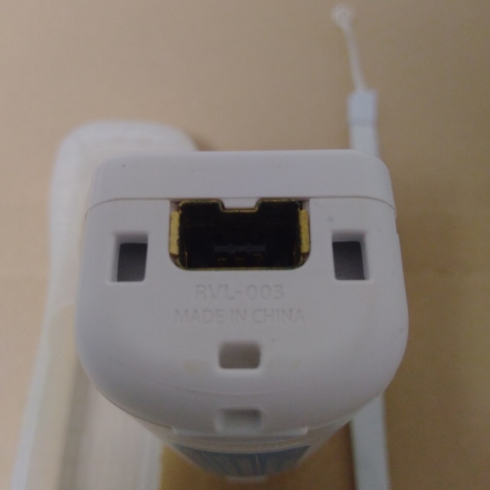 Wiiリモコン白 ストラップ・シリコンジャケット 付
