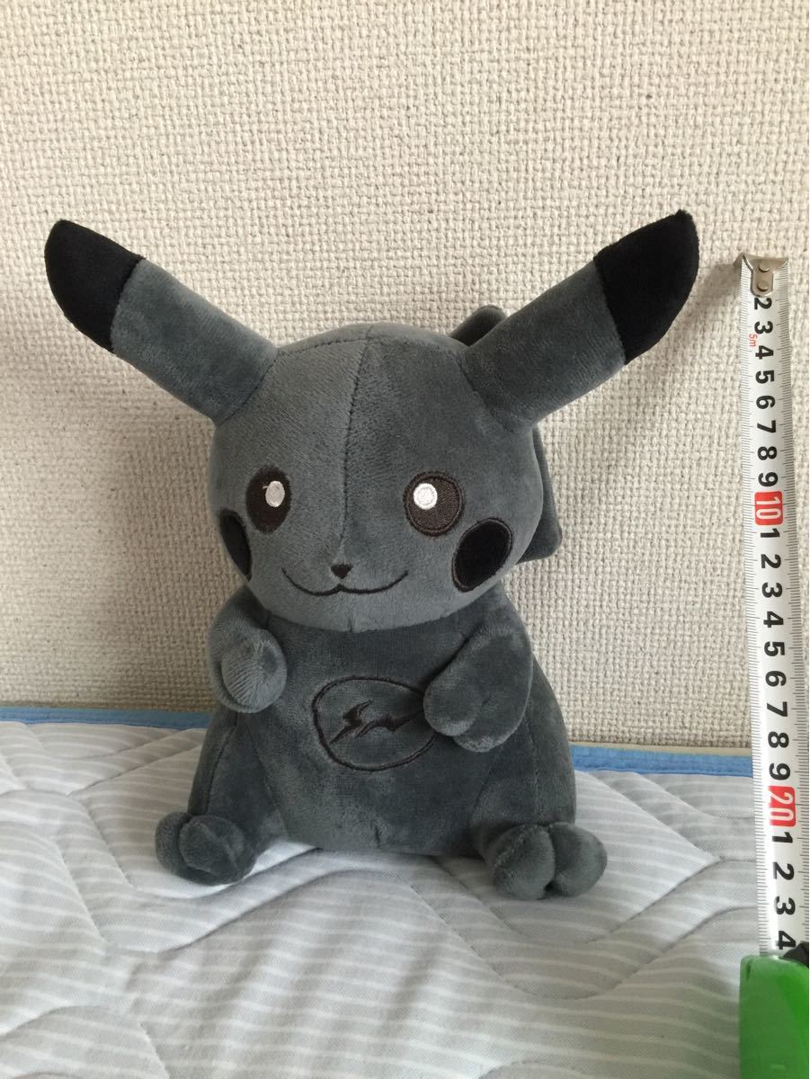 Paypayフリマ ぬいぐるみ ピカチュウ ブラック ポケモン ピカチュウぬいぐるみ グレー 黒