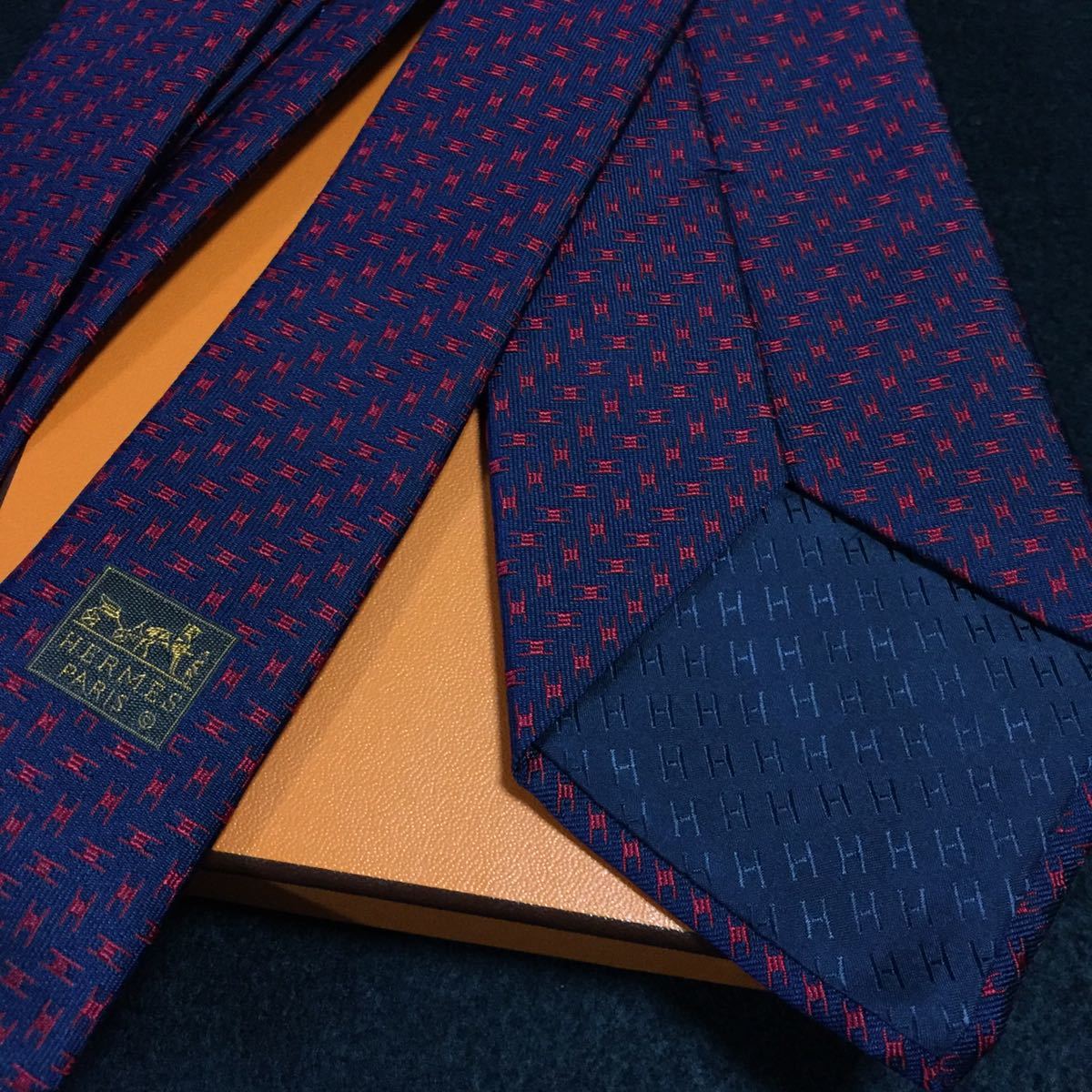 HERMESエルメス 斜めＨロゴデザイン 小紋柄 シルクネクタイ フランス製 ネクタイ 贅沢品