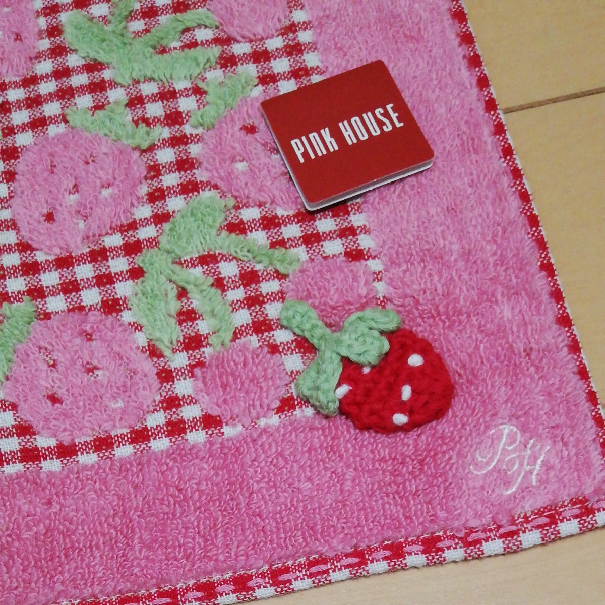 ピンクハウスのタオルハンカチ◇ピンク　苺＆さくらんぼ柄　いちごモチーフ