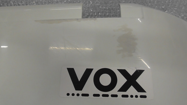 VOX　SA31J-102xxx　の　ボディカバー　右　傷 *1591842365　中古_画像3
