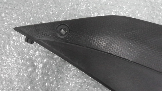 YZF-R3 RH07J-003xxx. боковая крышка левый *1606447601 б/у 
