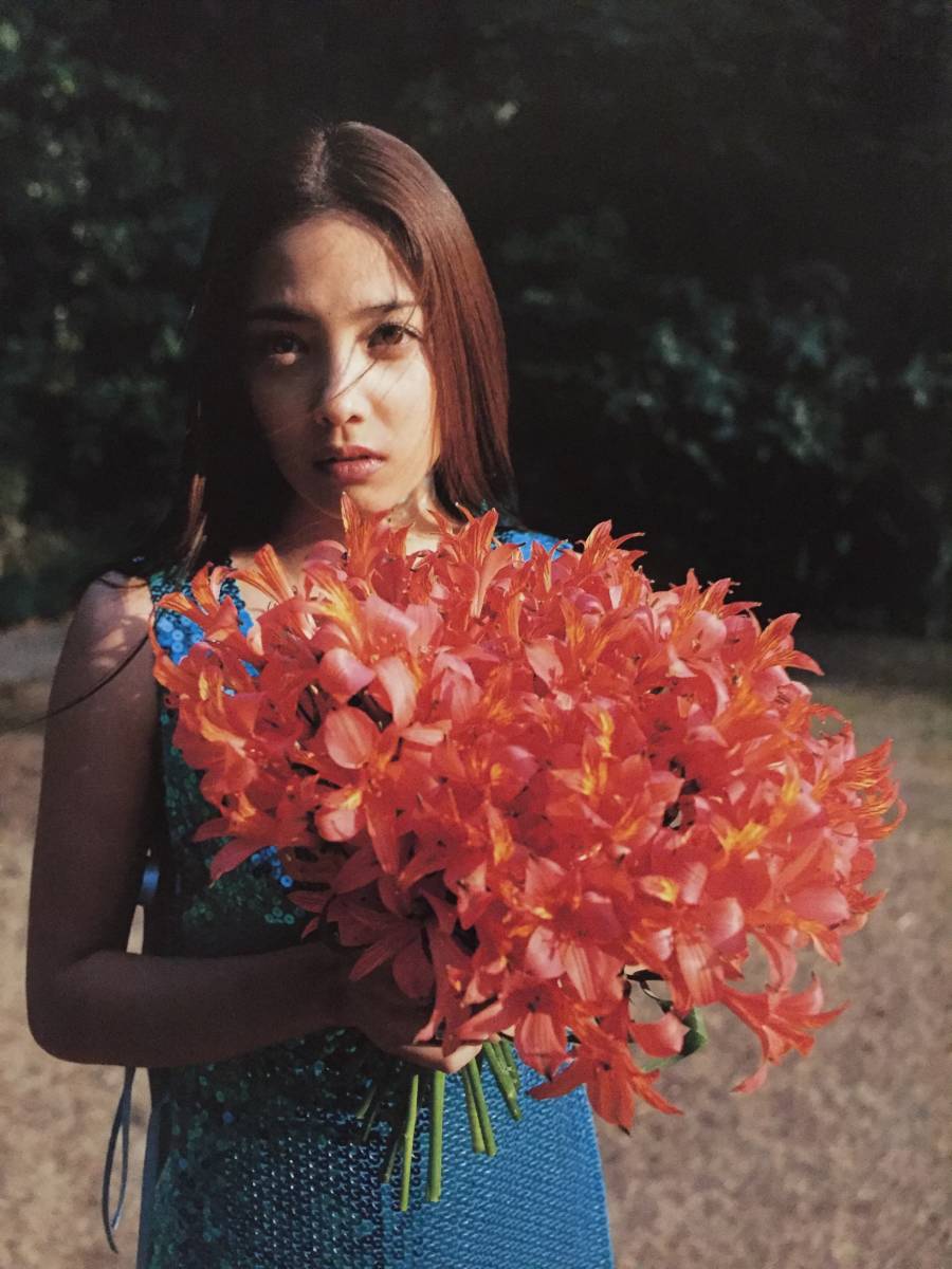 ヤフオク 古本 帯なし 写真集 月刊中山エミリ 新潮社 023 ヤフオク 古本 帯なし 写真集 月刊中山エミリ 新潮社 023