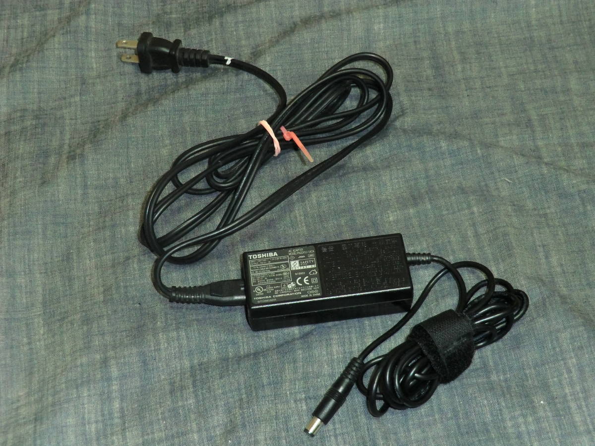 TOSHIBA ノートパソコン用 ACアダプター PA3241U-1ACA AC100~240 DC15V Φ6.4mm 即決 送料無料 #92_画像2