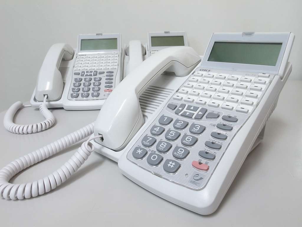 ■【☆希少☆】　OKI　IPテレフォニー　IP電話機　【MKT/IP-30DKWHF-V2】　3台　(2)■