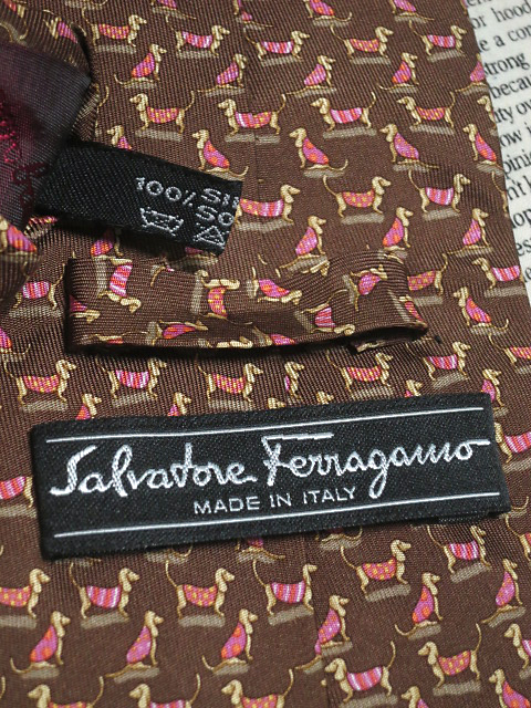 サルヴァトーレ フェラガモ Salvatore Ferragamo 美品 新品未使用 箱付き 微光沢 ネクタイ 犬 動物 ミックスS-005833 ゆうパケット_画像7