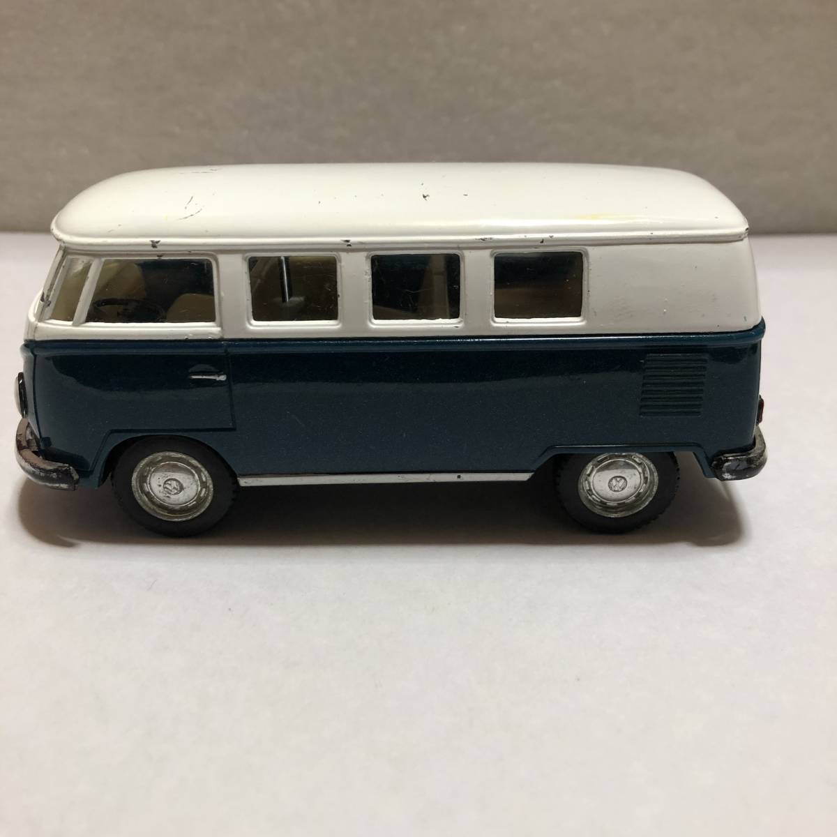 レア絶版・廃版希少！KINSMART／キンスマート！volkswagen classical Bus 1962！ダイキャストプルバックミニカー！当時物！