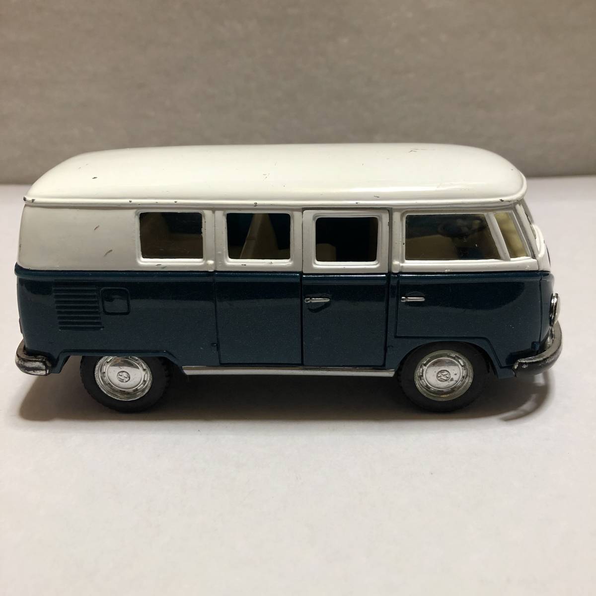 レア絶版・廃版希少！KINSMART／キンスマート！volkswagen classical Bus 1962！ダイキャストプルバックミニカー！当時物！_画像6