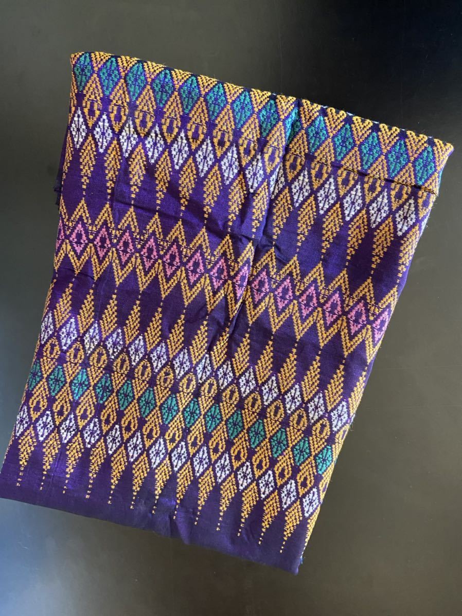 ハギレ 生地 インド サリー生地 絹100％ 紫 刺 高級 伝統手工芸品 200×110㎝