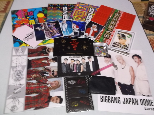 ]　BIGBANG　ビッグバン　♪ FC会報4点封筒付き + パスケース + フォトカード5枚 + グリーティング4点 + ポスター + 大型カード + 南京錠_画像1