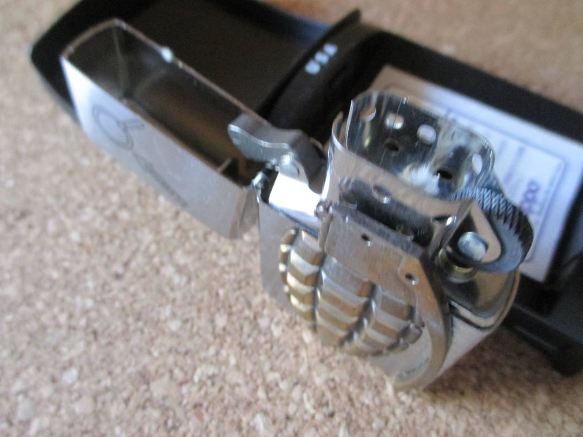 ZIPPO 『手榴弾 パイナップル型 メタル 両面加工』2008年7月製造 ミリタリー 爆弾 武器 兵器 オイルライター ジッポ－ 廃版激レア 未使用品_画像3