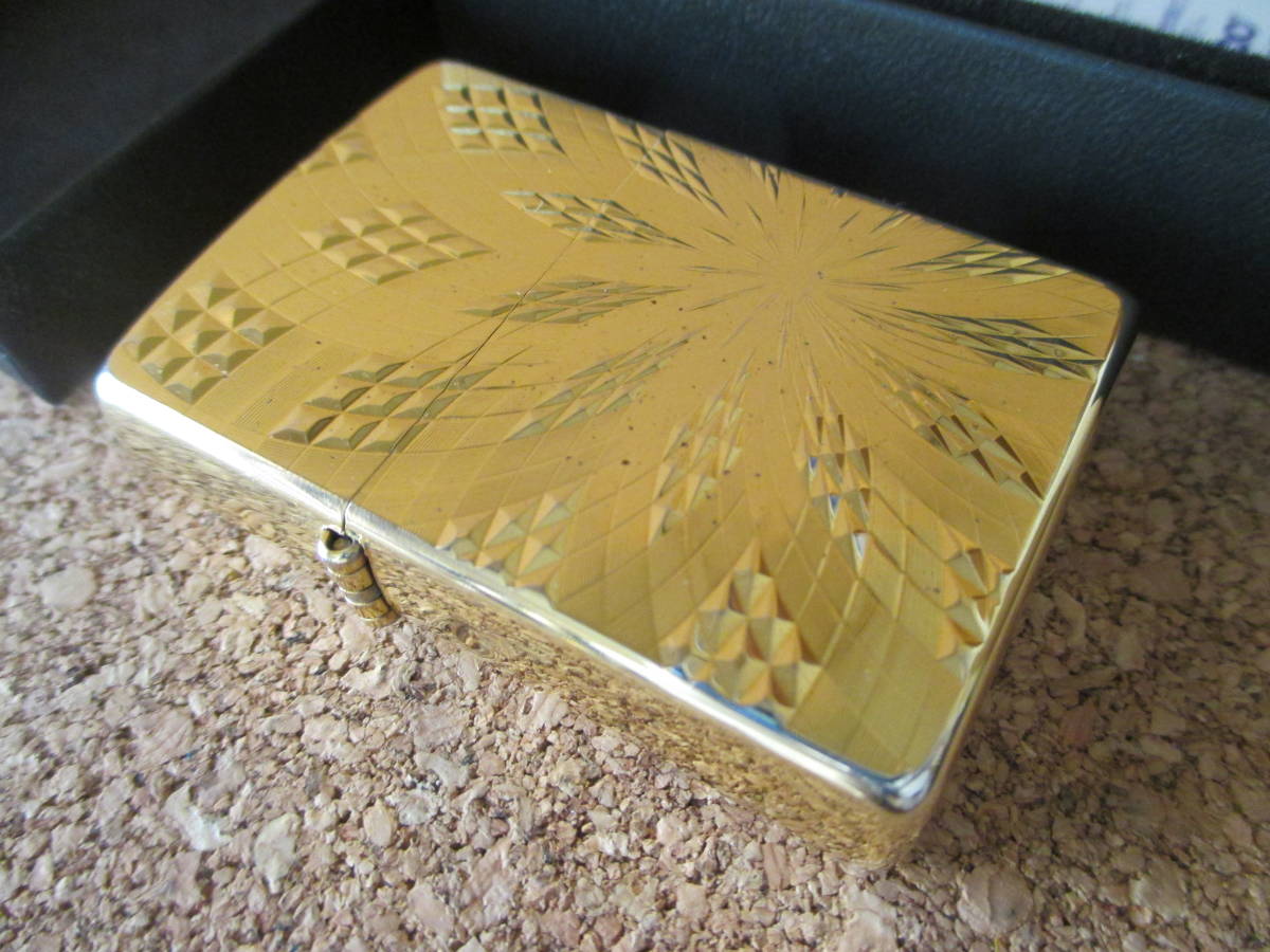 ZIPPO 『スパイラル ダイヤカットデザイン (K24)純金メッキ 両面加工』2013年8月製造 ゴールド オイルライター ジッポー 廃版激レア 美品