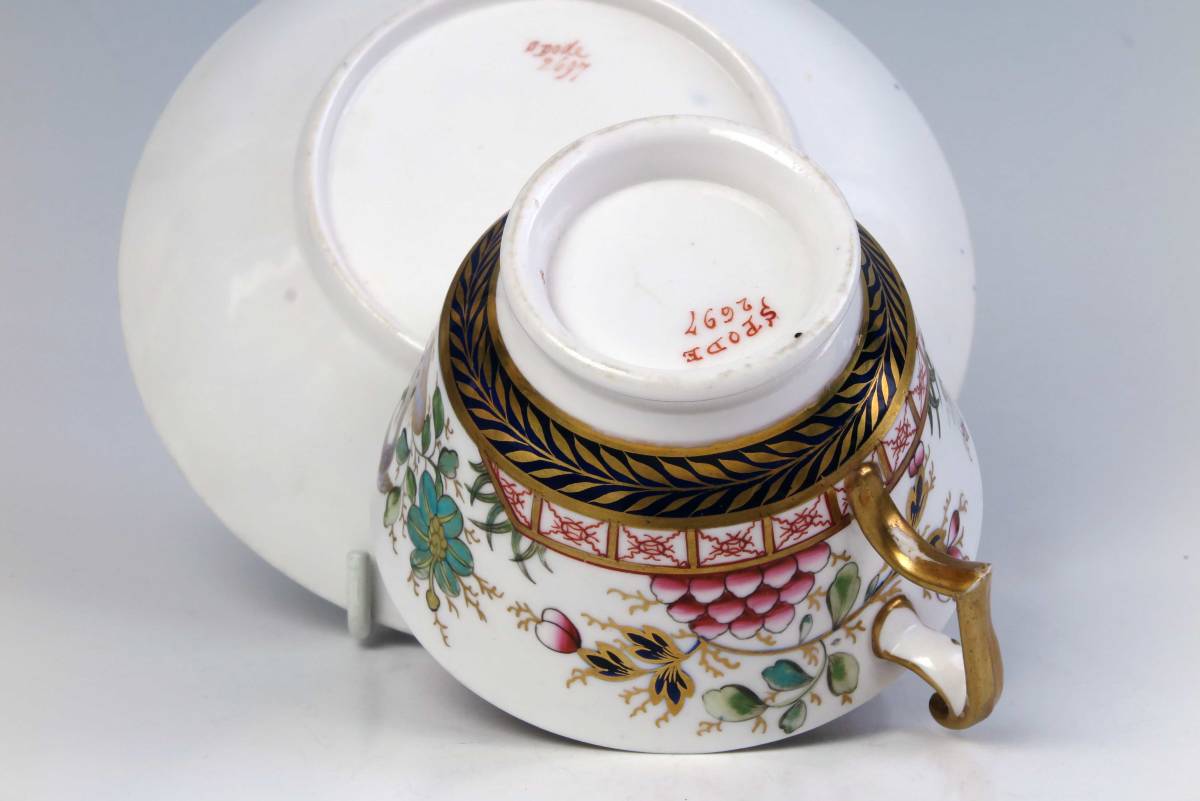 　　古スポード　=　　金彩絵付け・カップ&ソーサー 　　IMARI　2697　(1級品)　_画像4