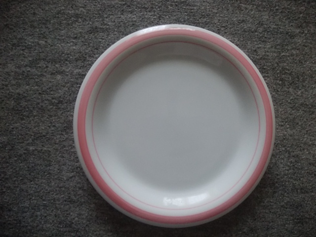 ネッスル　ブライト特製ハッピーお皿（直径２０・５ｃｍ、高さ約２ｃｍ）　陶磁器製　（包装箱付き）_直径20.5cm、高さ約2cm