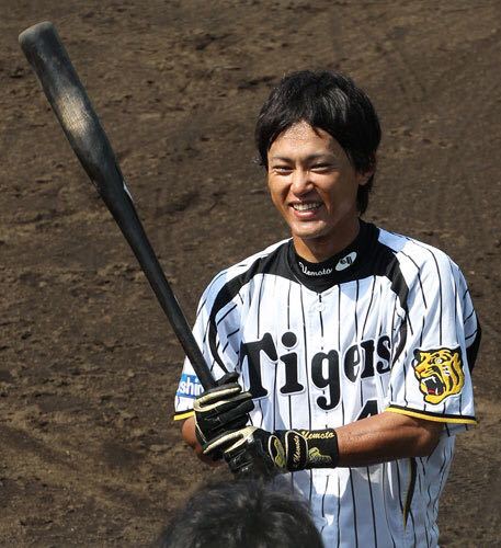 即決あり　阪神タイガース　上本選手　実使用バッティンググローブ　フットガード　ジャージ下_画像2