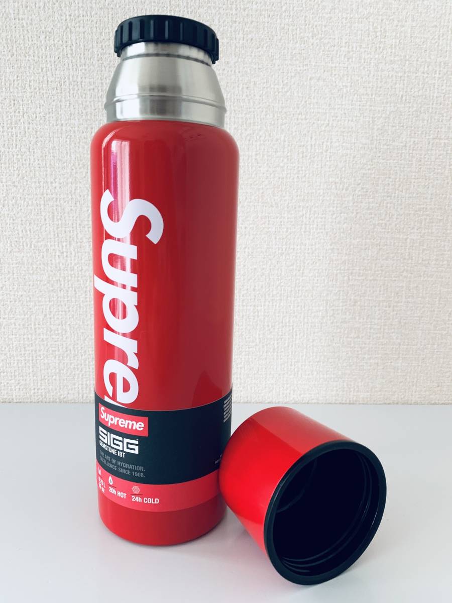 Supreme SIGG Vacuum Insulated 0.75L Bottle Red - FW20 - US