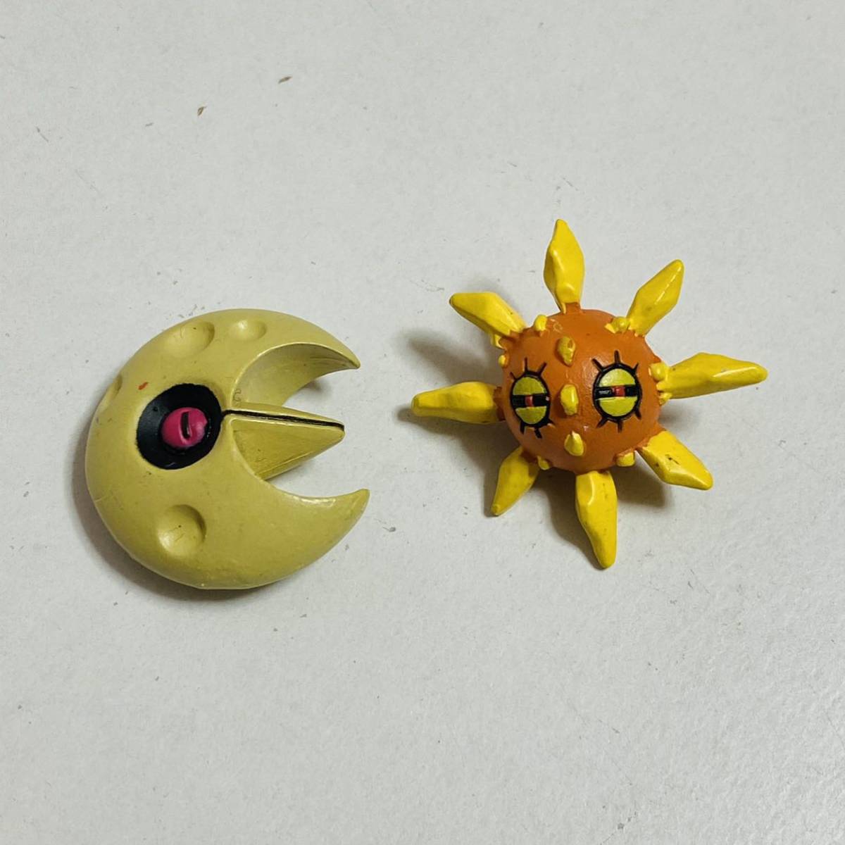 ヤフオク 立体ポケモン図鑑 ルナトーン ソルロック セット