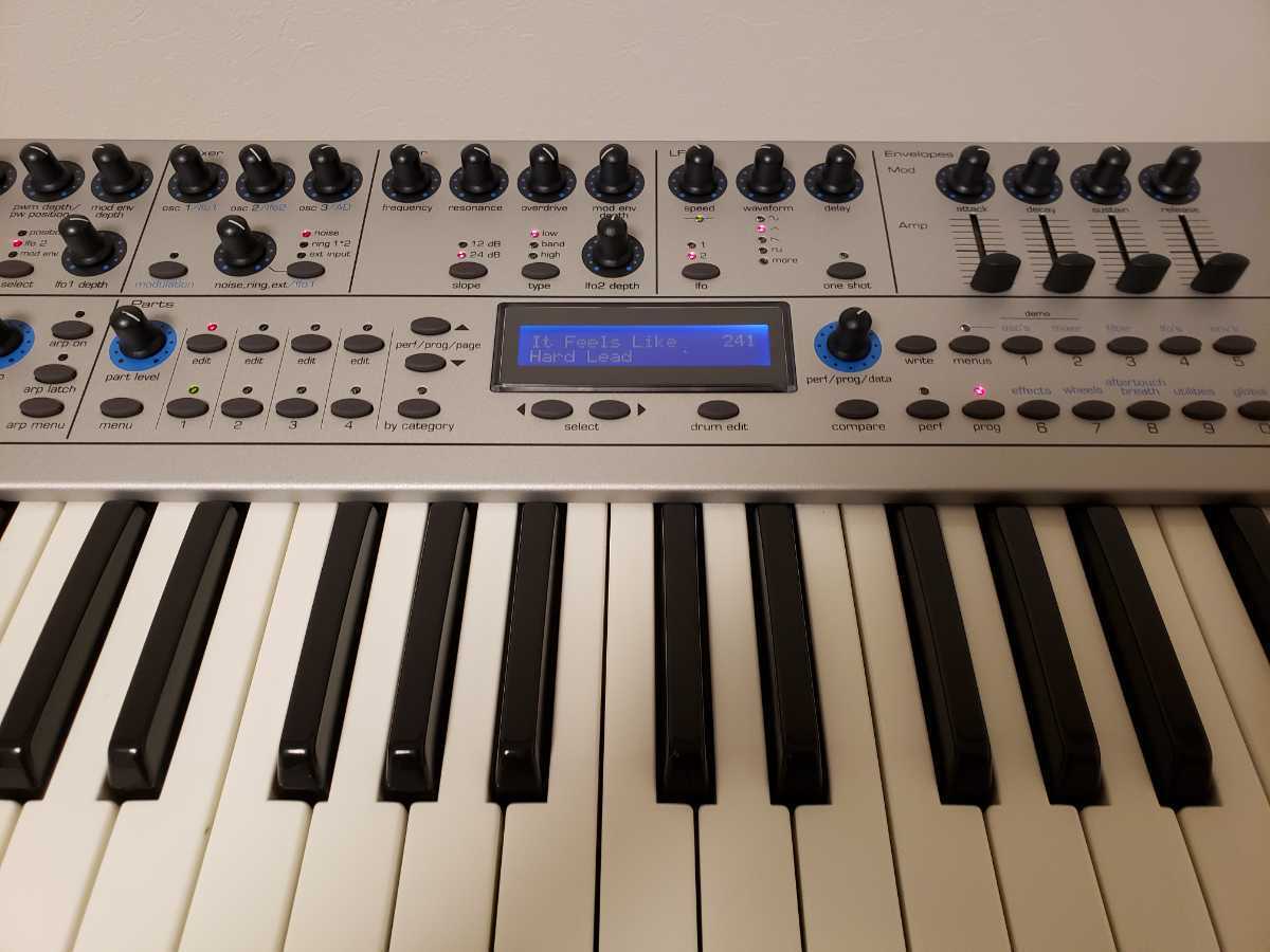 Novation KS-4 ノベーション バーチャルアナログ シンセサイザー-