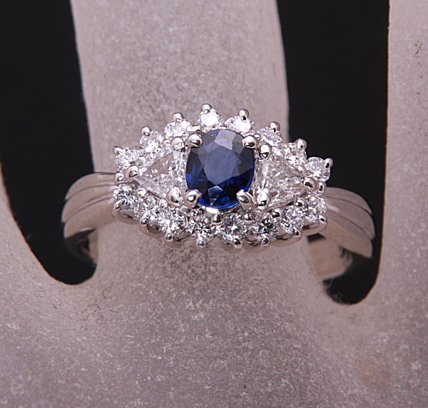 質屋》Pt900☆天然サファイア0.47ct+ダイアデザインリング☆C-5059 質屋》Pt900☆天然サファイア0.47ct+ダイアデザインリング☆C-5059