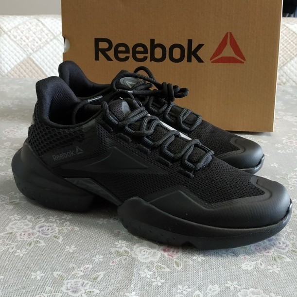 ☆ Reebok 26cm 黒色 軽量 ランニング シューズ スプリットフュール