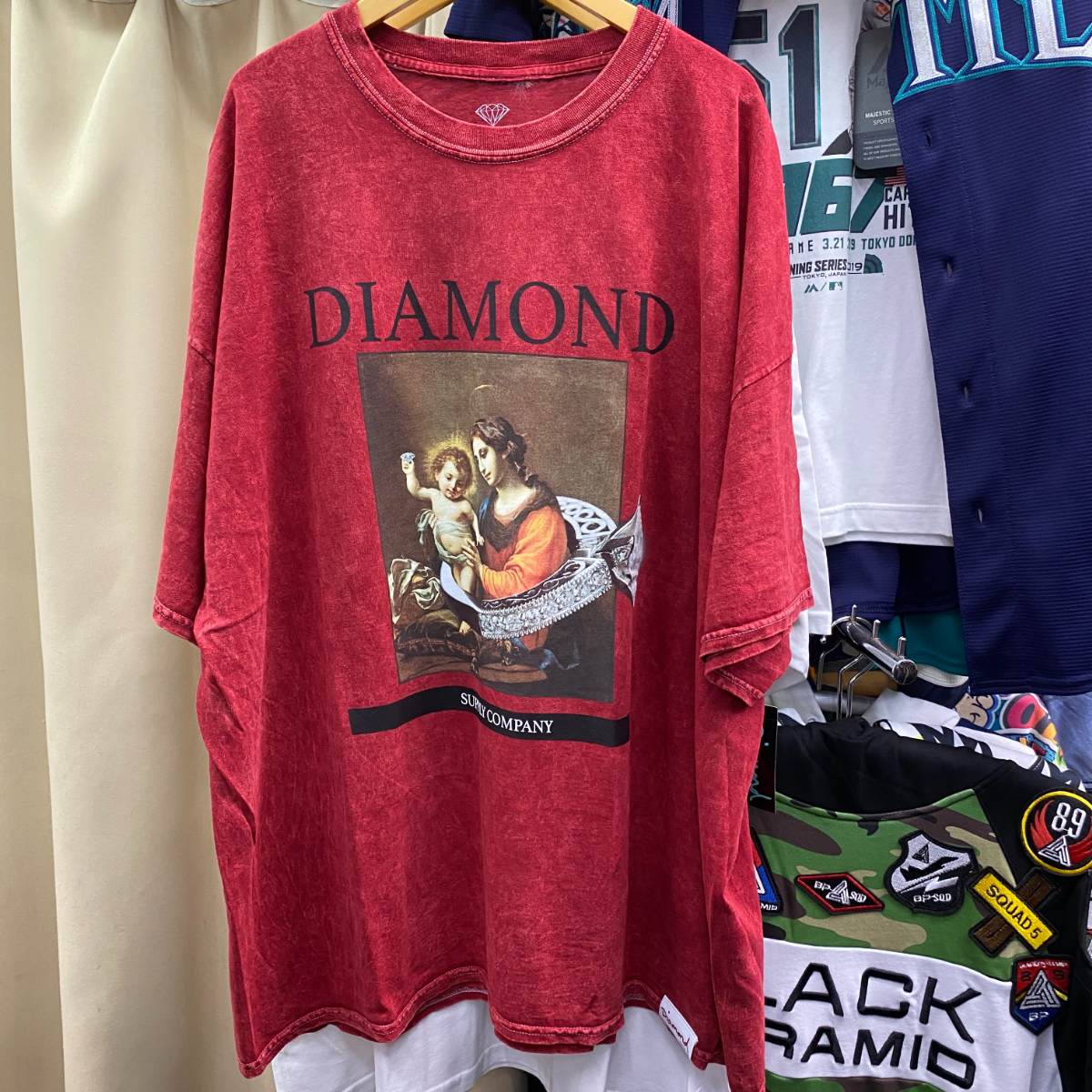 送料無料【3XL】Diamond Supply Co. 正規品 ダイヤモンドサプライ HIPHOP ティーシャツ Tシャツ ピスタグ付き 絵画風 赤 タイダイ