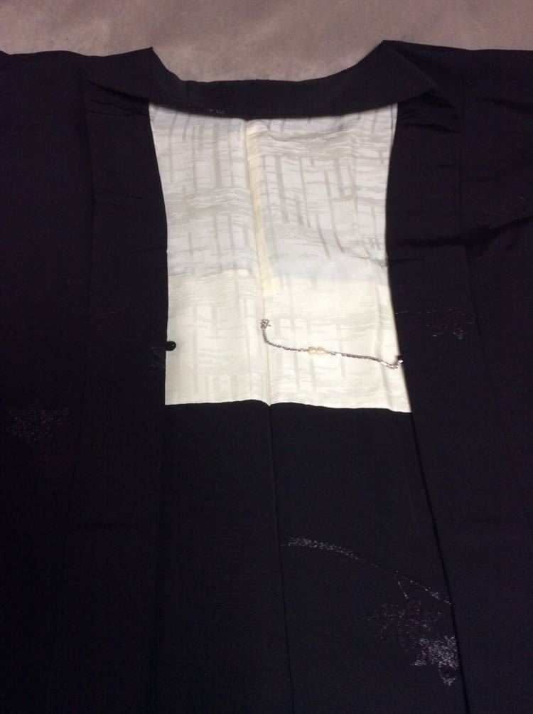 QM3443 和装 着物 絹素材 黒色 ラメの楓柄 五三桐紋 羽織_画像3