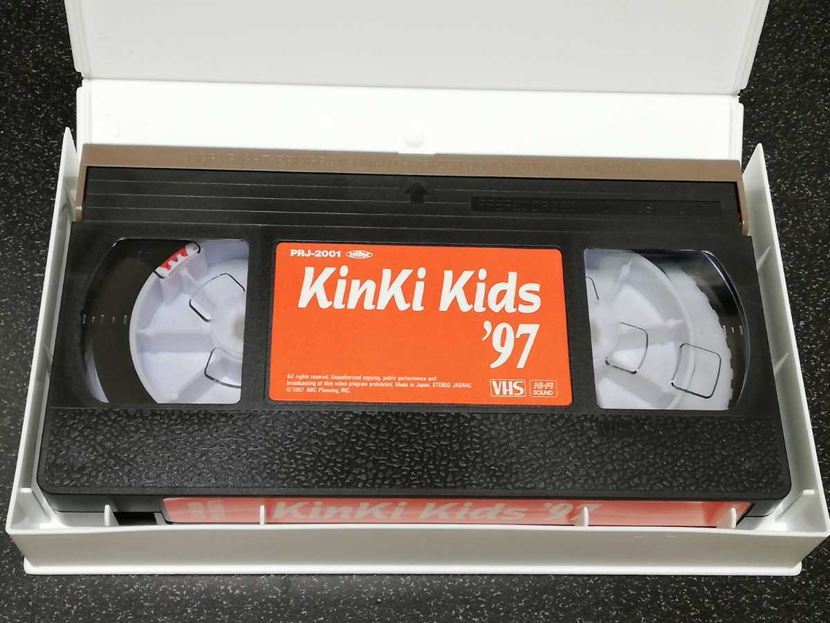 ■即決■VHSビデオ「KinKi Kids '97 横浜アリーナ」ローソンPRESENTS■_画像4