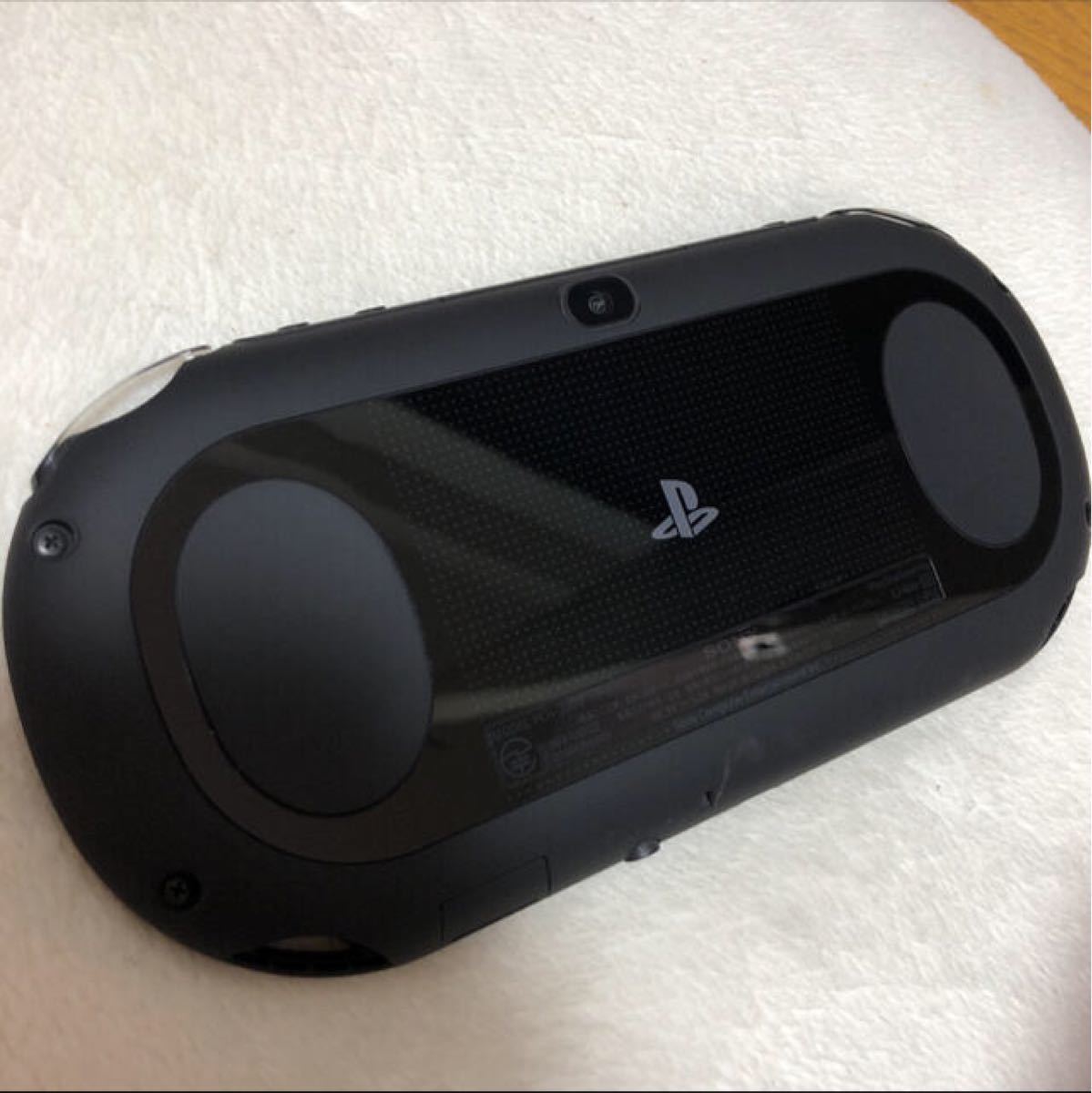 PS Vita SONY PCH-2000 Wi-Fiモデル